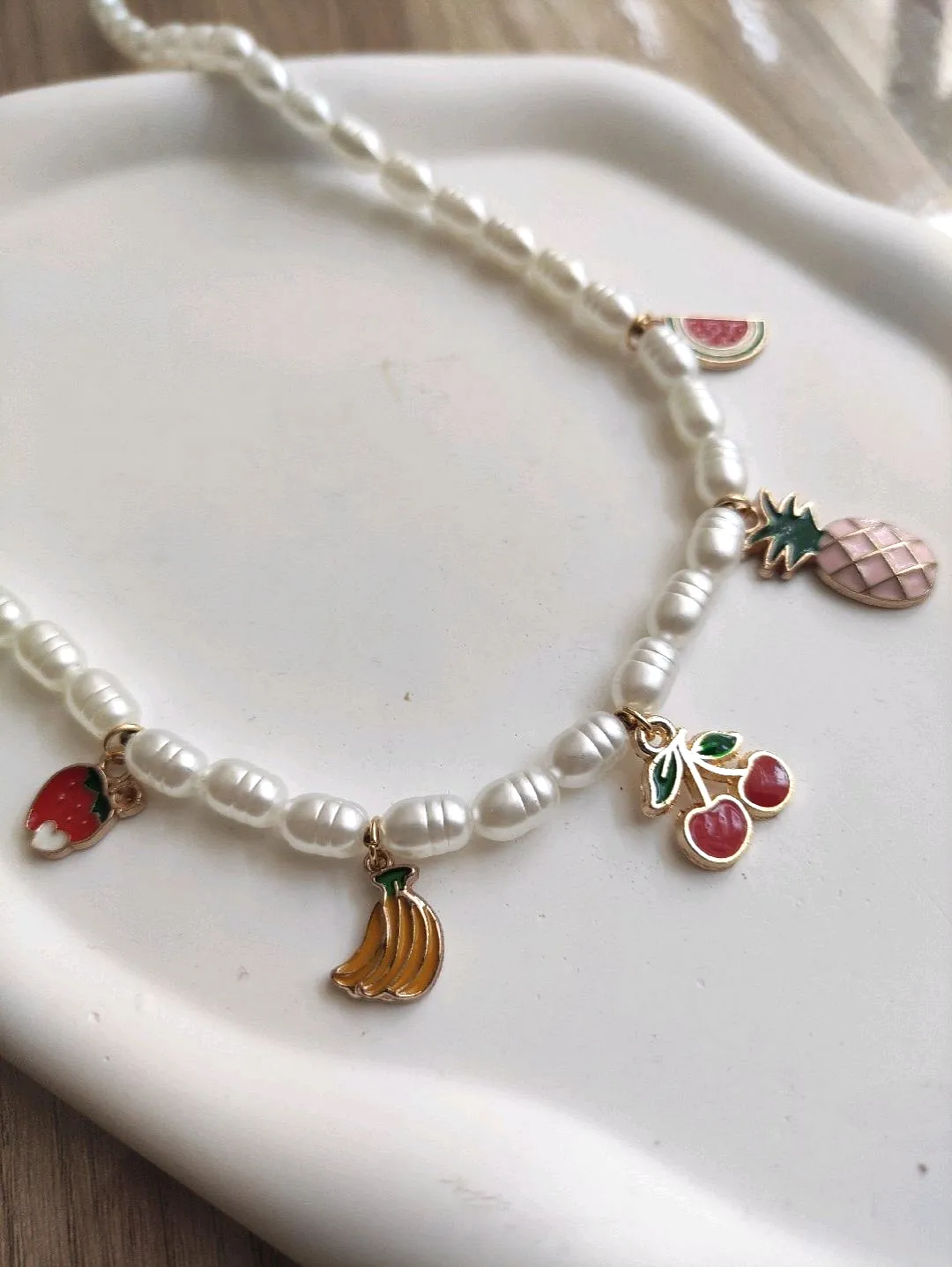 stradivarius-model-meyve-charm-kolye-beyaz