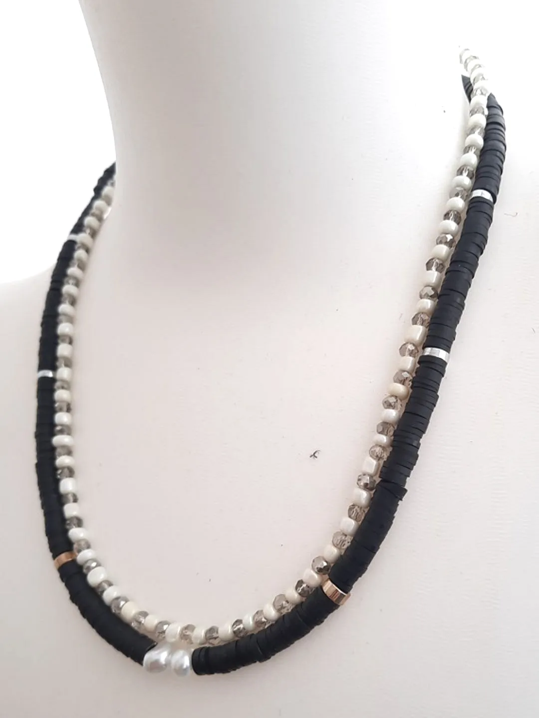 siyah-fimo-incikli-ikili-kolye-cok-renkli
