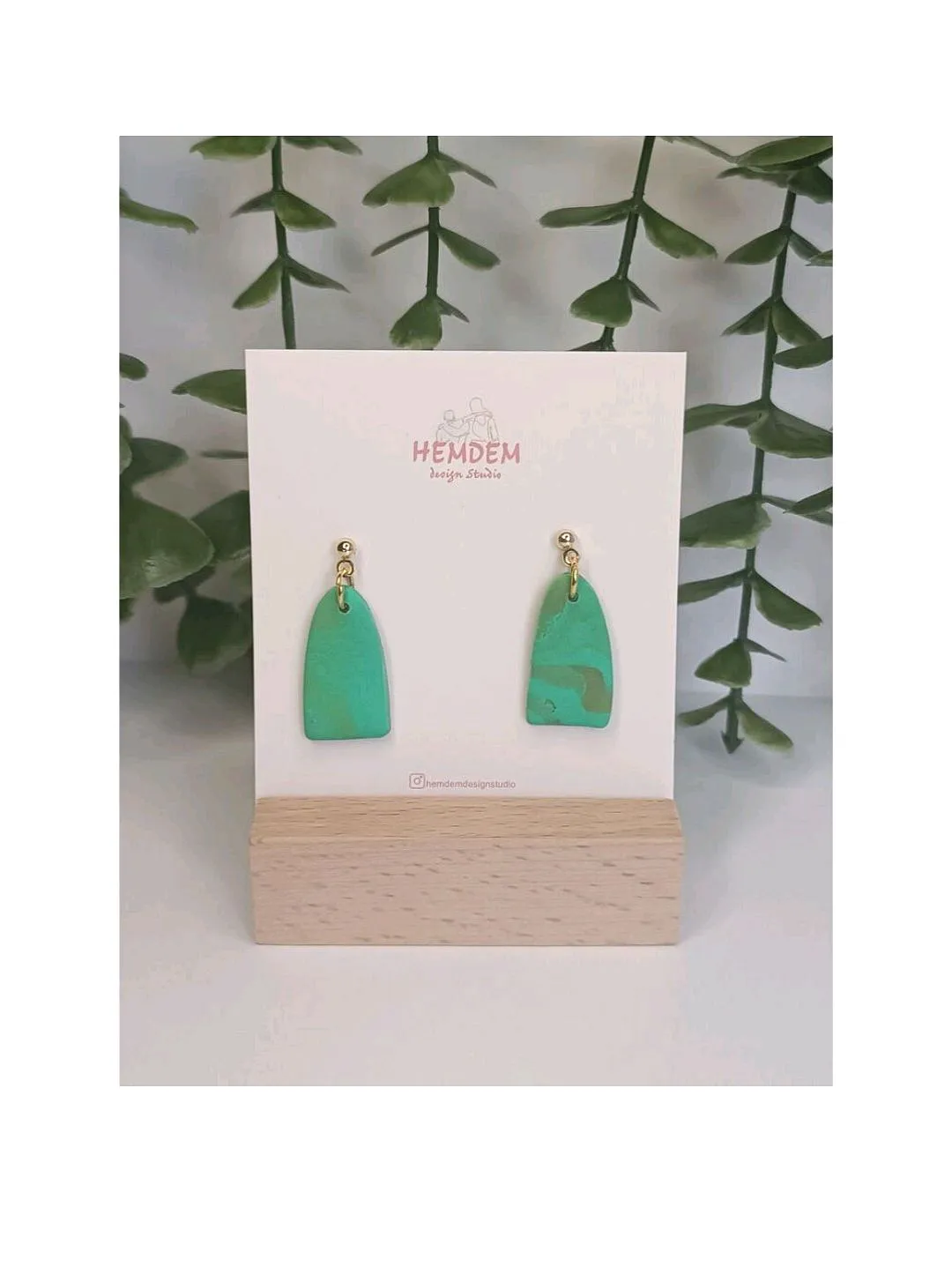 Koyu pastel yeşil