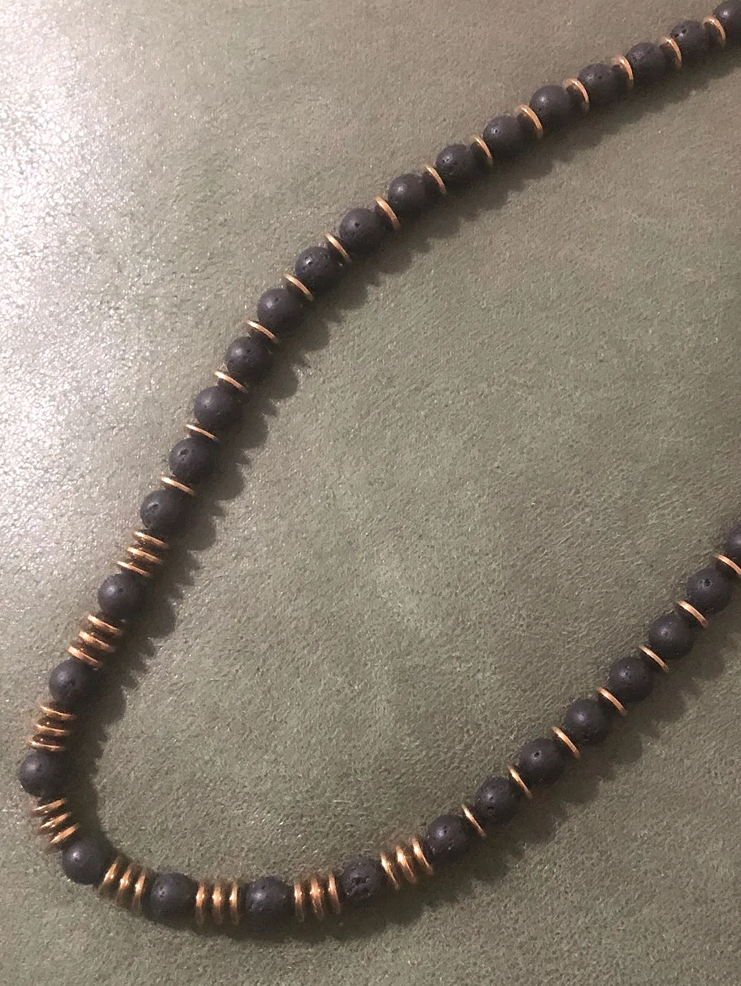 lav-tasi-ve-hematit-karisimi-kolye-siyah