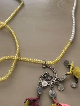 İnci Ve Kristalden Oluşan Otantik Kolye  Sarı