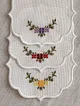 cicekli-sunum-pecetesi-beyaz