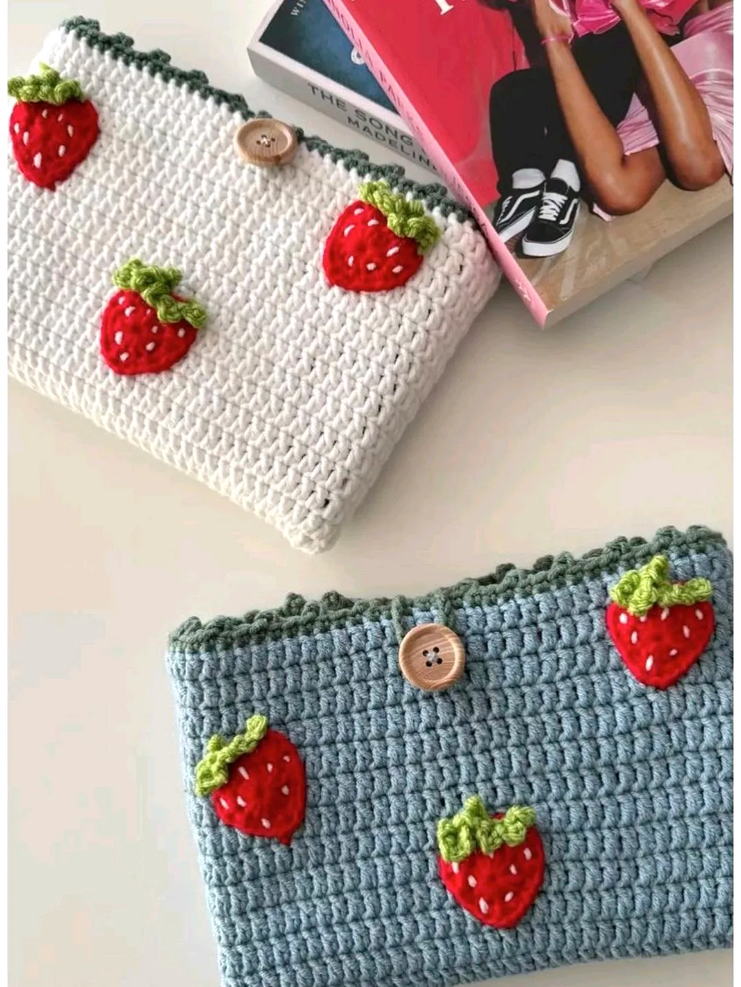 orgu-tablet-ve-kitap-cantasi-taba