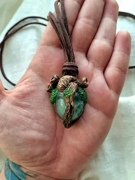 Florit Taşı Üzerine Kalp Kolye Kahverengi