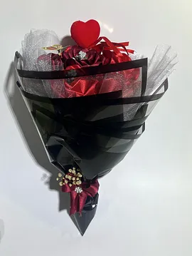Siyah Paketli Özel Kırmızı Gül Buketi Alev Kırmızısı