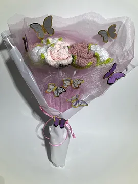 Pembe Kelebek Detaylı Gül Buketi Pembe