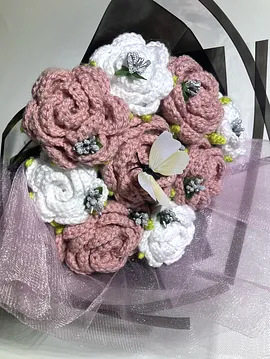 Siyah Paketli Pembe-beyaz Gül Buketi Pembe