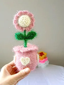 Saksıda Çiçek Kalpli  Pembe