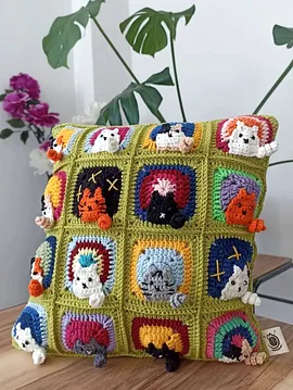 Fıstık Yeşili Kedi Motifli Örgü Kırlent Kılıfı  Fıstık Yeşili