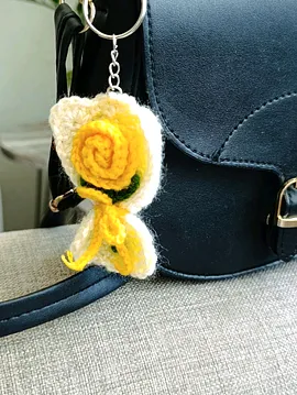 Örgü Mini Buket Anahtarlık Veya Çanta Süsü  Kırmızı