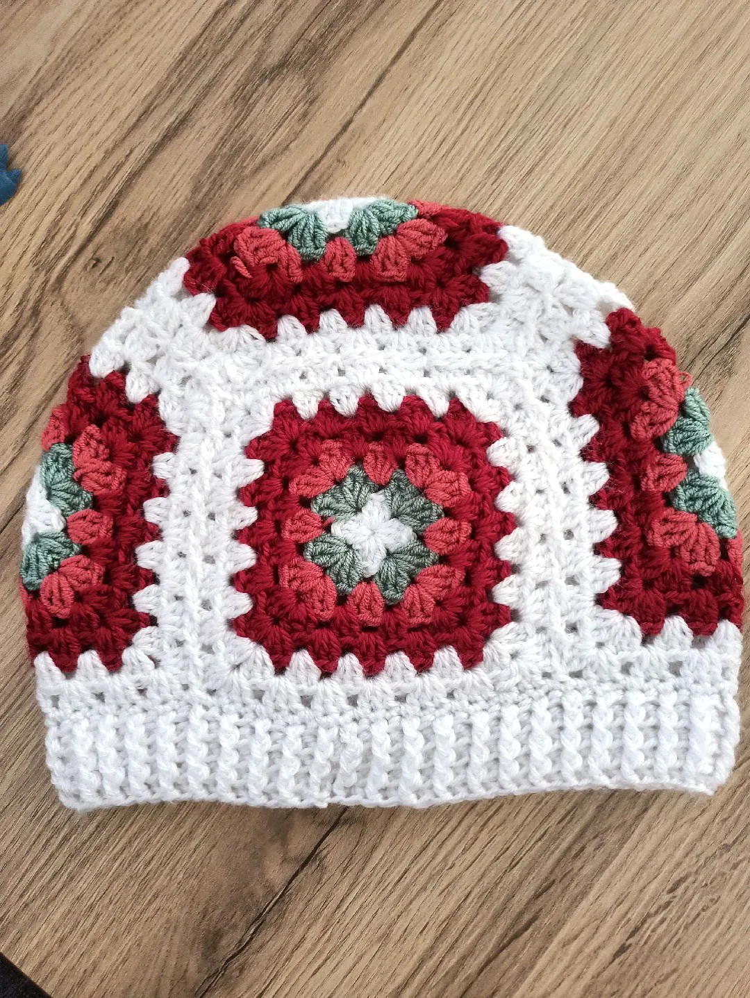 motif-bere-kirmizi-beyaz