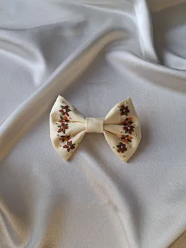 Mini İşlemeli Fiyonk Toka Krem Rengi