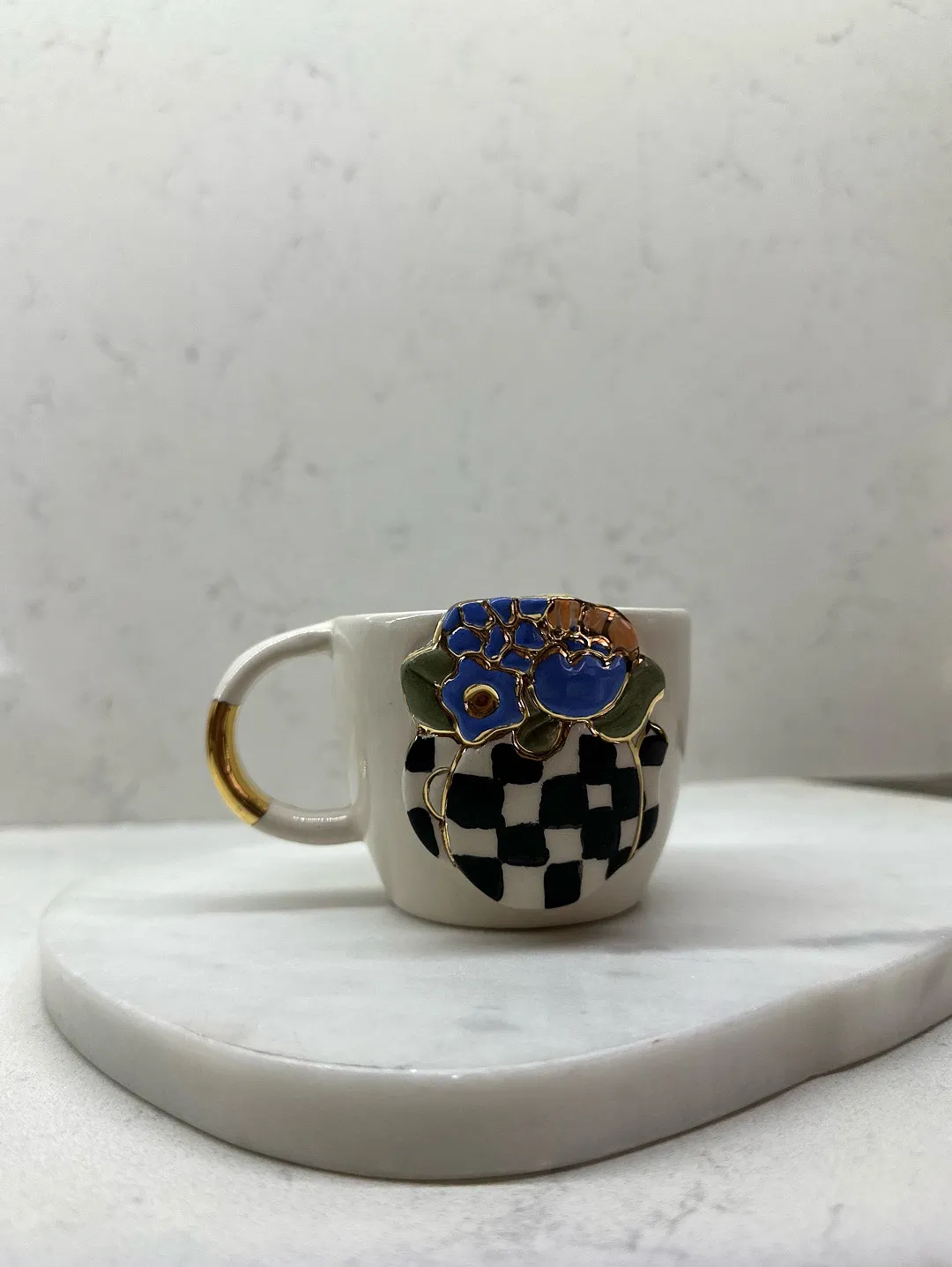 vazo-mavi-cicekli-mug-beyaz