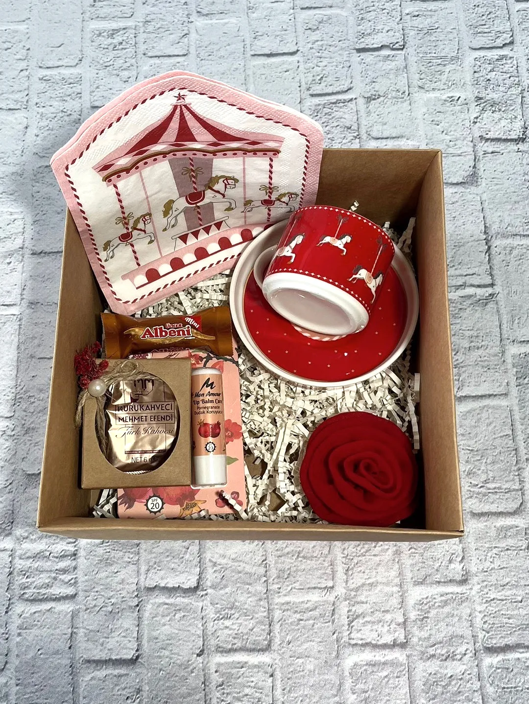 carousel-fincan-hediye-paketi-cok-renkli