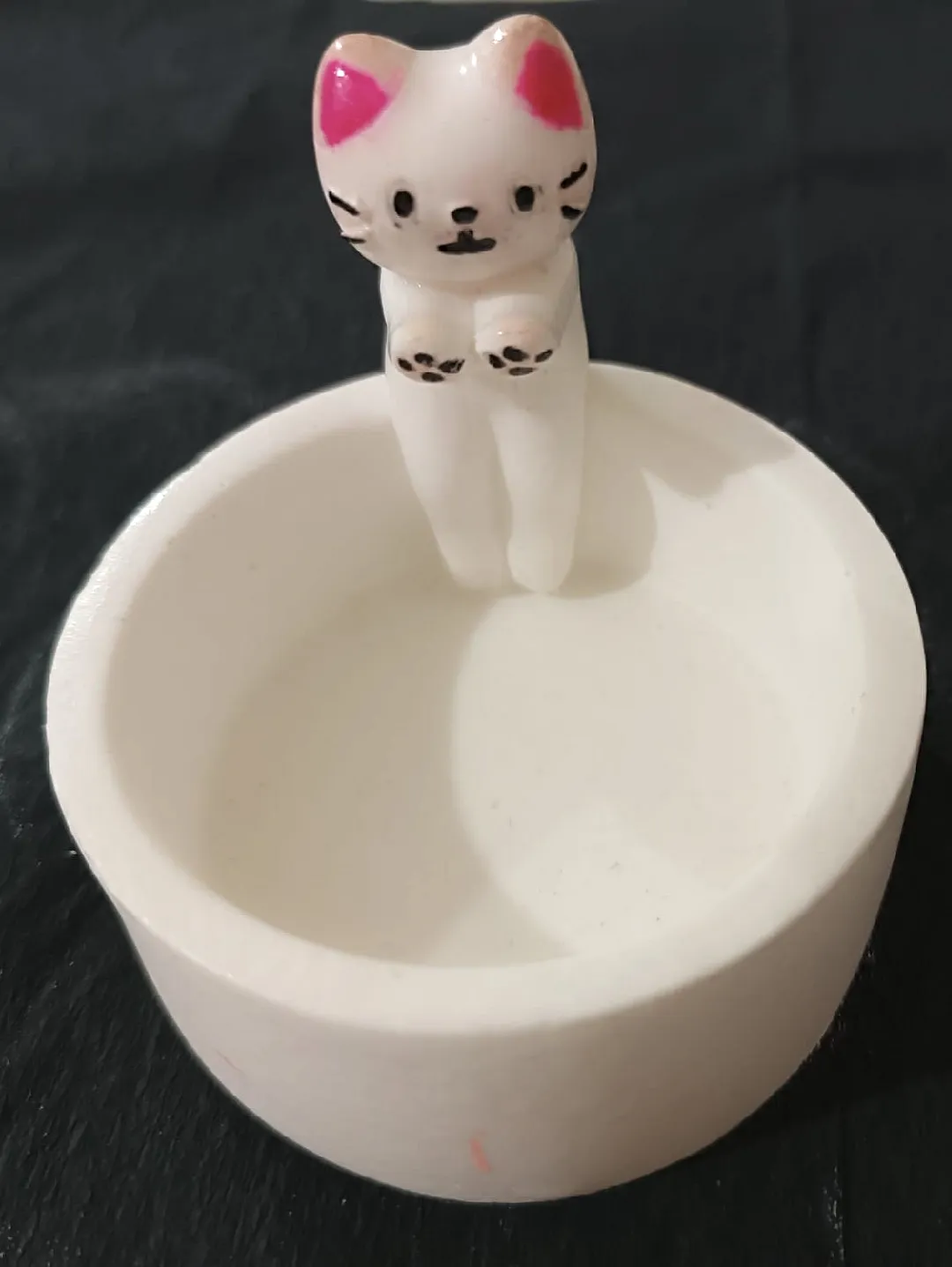 usuyen-kedi-mumluk-beyaz