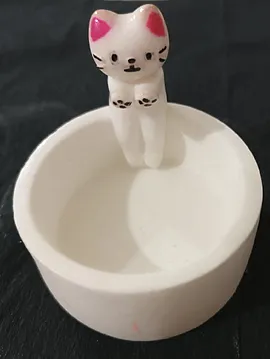 Üşüyen Kedi Mumluk  Beyaz