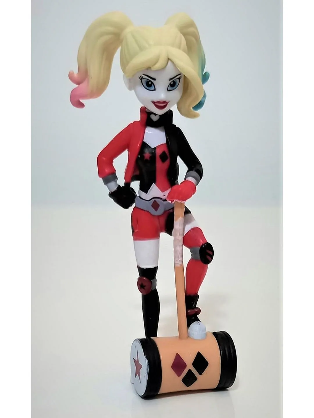 harley-quinn-figur-oyuncak