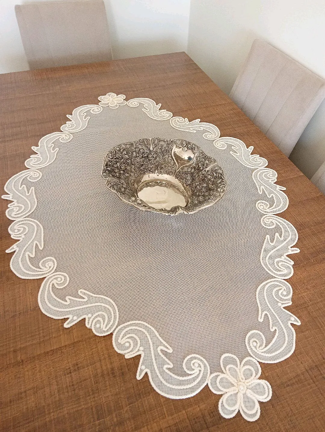 anglez-salon-masa-ortusu-krem-rengi