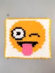 dil-cikaran-emoji-lif-beyaz
