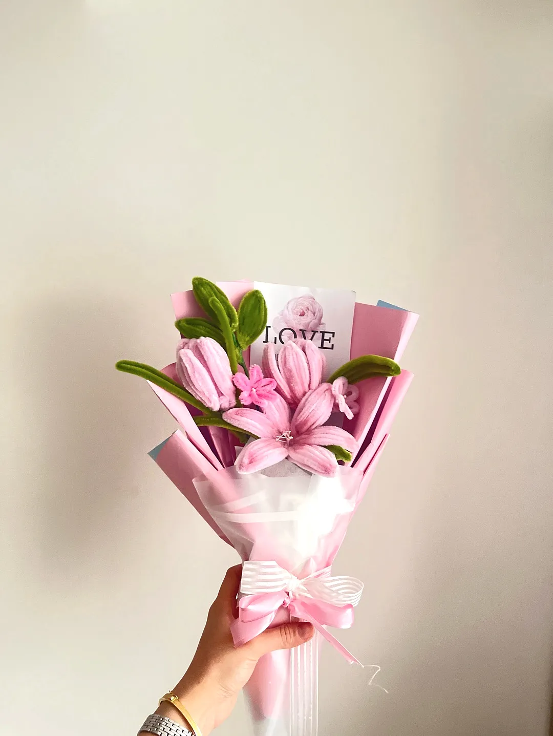 sonil-pembe-cicek-buketi-cok-renkli