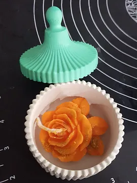 Kapaklı Taş Tozundaki Mum Gül Motifli  Çok Renkli