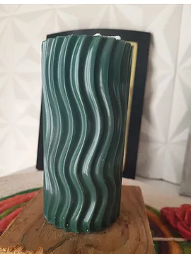 El Yapımı Dalgalı Mum  Çam Yeşili