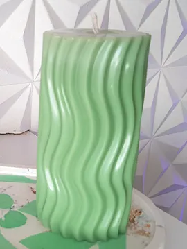 El Yapımı Dalgalı Mum  Yeşil