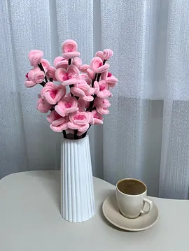 Beyaz Zarif Vazoda Şeftali Çiçeği Pastel Pembe