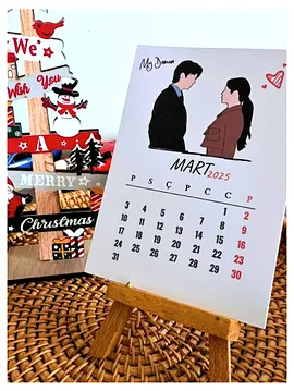 K-drama Tasarımlı Şövale Masa Takvimi 2025 - Yeni Diziler Çok Renkli