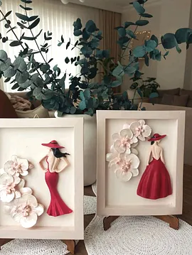 Şapkalı Kızlar Pano Pembe
