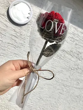 Örgü Çiçek Gül Buketi Kadınlar Günü Alev Kırmızısı