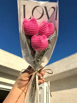 Örgü Çiçek Buketi Lale Buket Kadınlar Günü Koyu Pembe
