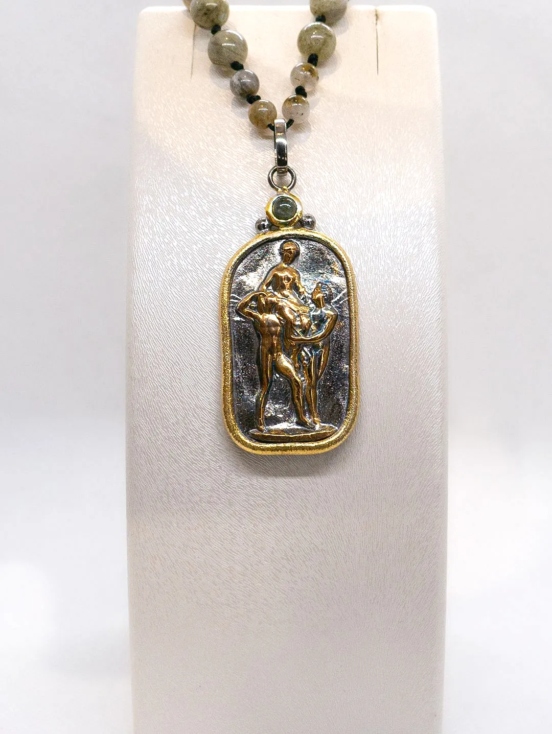 labradorit-dogal-tasli-antik-yunan-figurlu-gumus-madalyon-kolye-yesil
