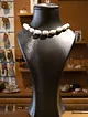 gercek-inci-ve-renkli-akik-dogal-tasli-choker-kolye-beyaz