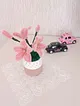 solmayan-dekoratif-mini-saksili-sonil-el-orgusu-cicek-pembe