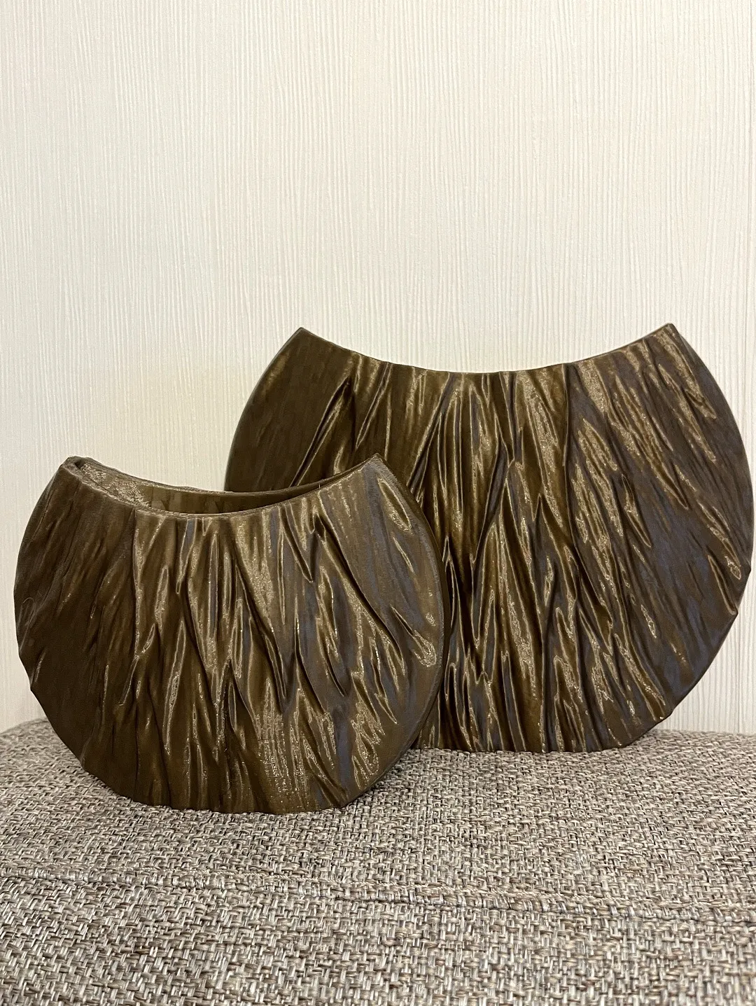 oval-desenli-vazo-3d-bronz-rengi