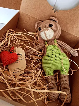 Amigurumi Ayıcık Renkli Tulumlu Açık Yeşil
