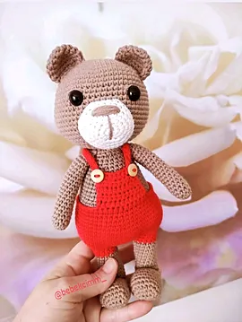 Amigurumi Ayıcık Renkli Tulumlu Kırmızı
