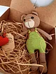 amigurumi-ayicik-renkli-tulumlu-yesil