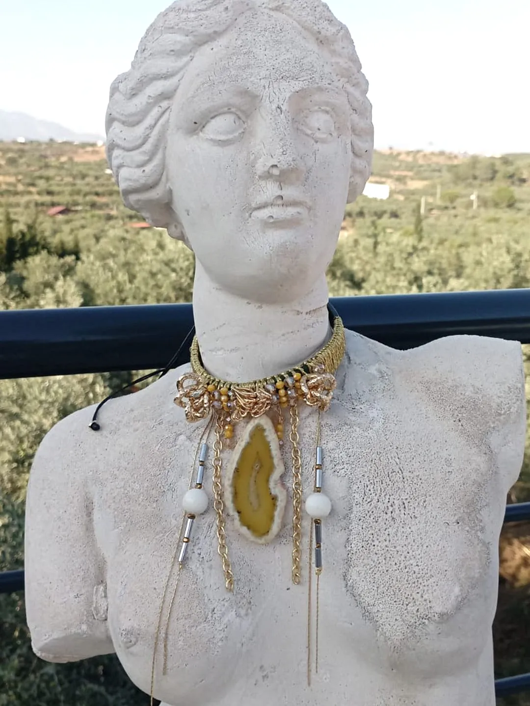 sari-akik-choker-beyaz