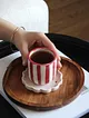 kirmizi-cizgili-espresso-bardagi-kirmizi