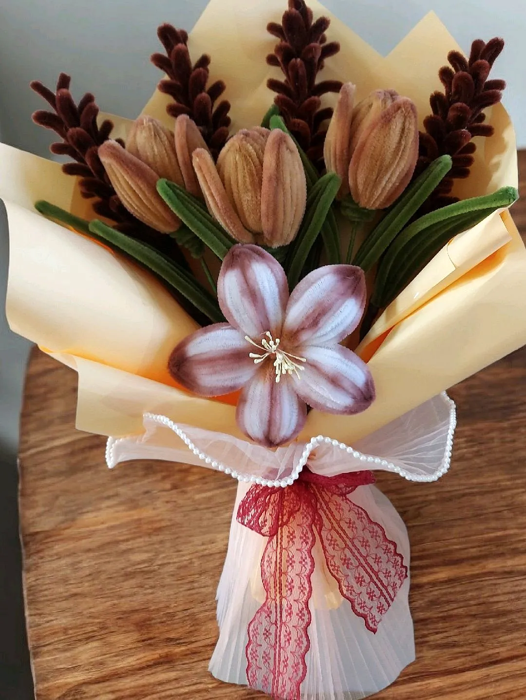 Şönil Kahve Tonu Lale Karışık Buket Kahverengi | karanflowers