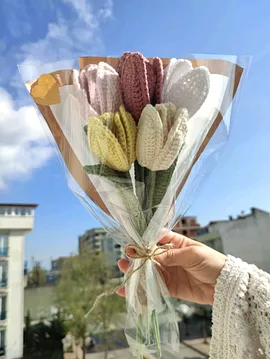 El Yapımı Örgü Lale Buketi Çok Renkli