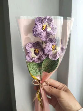 Mor Menekşe Buketi